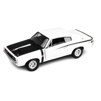 DDA 32818-1 DDA 32818 Valiant Charger E38 White  1/32