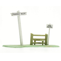 Dapol Sign Post & Stile                       HO/OO Kit